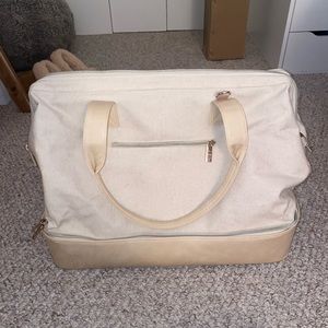 Beis Weekender Bag in Beige! This is the full size :)